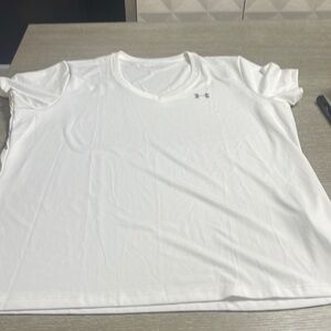 Woman’s 2xl under armour heatgear loose tee